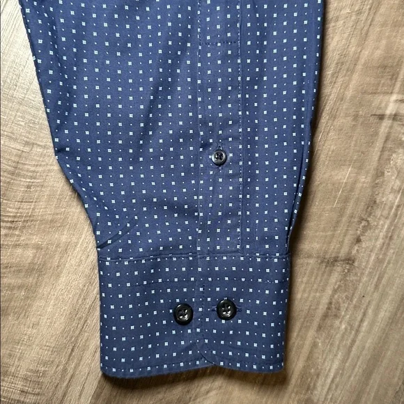 Jos. A. Bank Traditional Fit Long Sleeve Button Down - Large - Picture 4 of 6